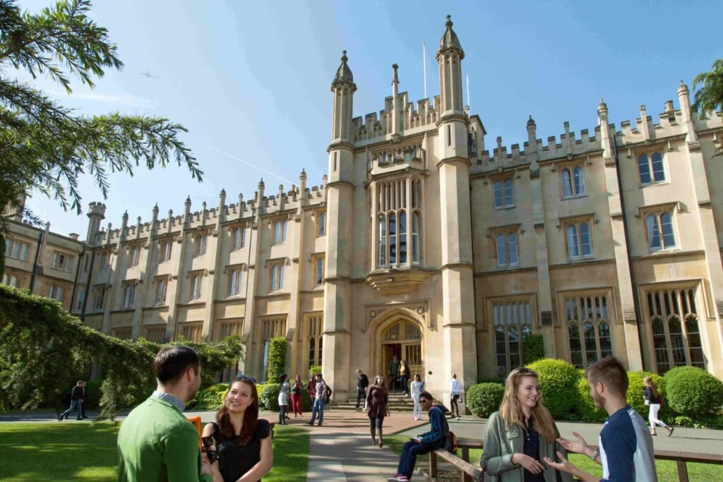 RICHMOND_THE_AMERICAN_INTERNATIONAL_UNIVERSITY_1.jpg