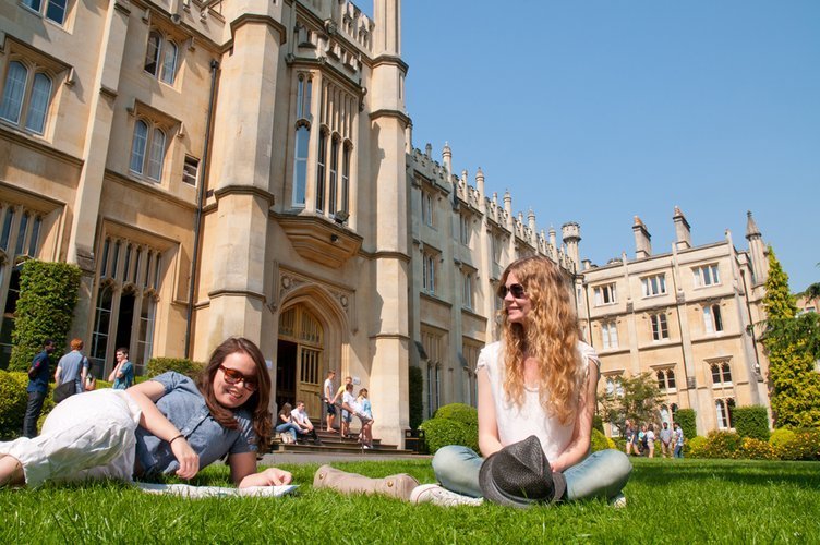 RICHMOND_THE_AMERICAN_INTERNATIONAL_UNIVERSITY_3.jpg